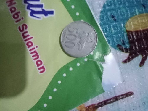 Bayi 7 bulan makan kertas buku cerita