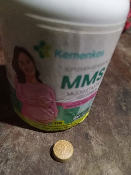 Bunda2 dsini ada yg dpt MMS dri pusksmas kah?obatnya mmang sprti itu ya modelnya brbintik2/sprti apa