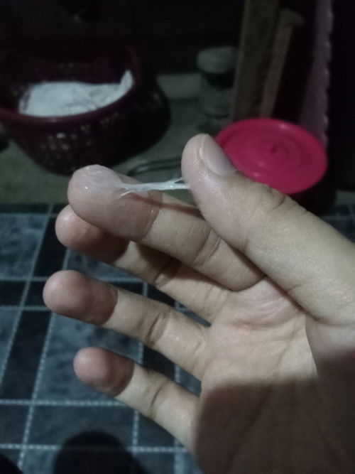 39weeks 2days na po may lumabas po kase na discharge Sakin pasagot naman po if ano yan pasintabi po