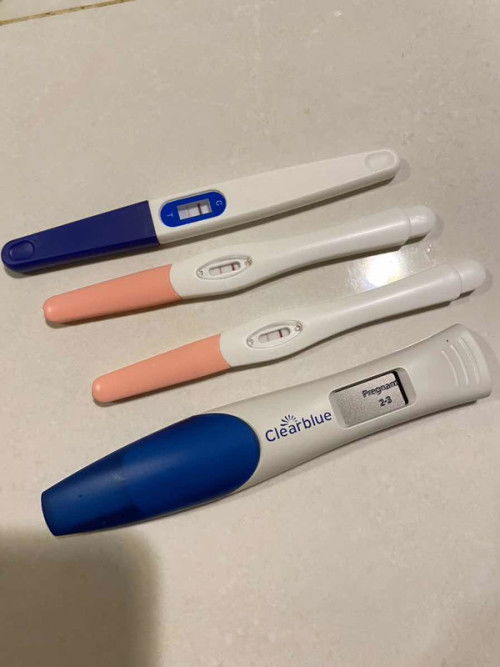 4 weeks pregnant (PCOS Girlie)