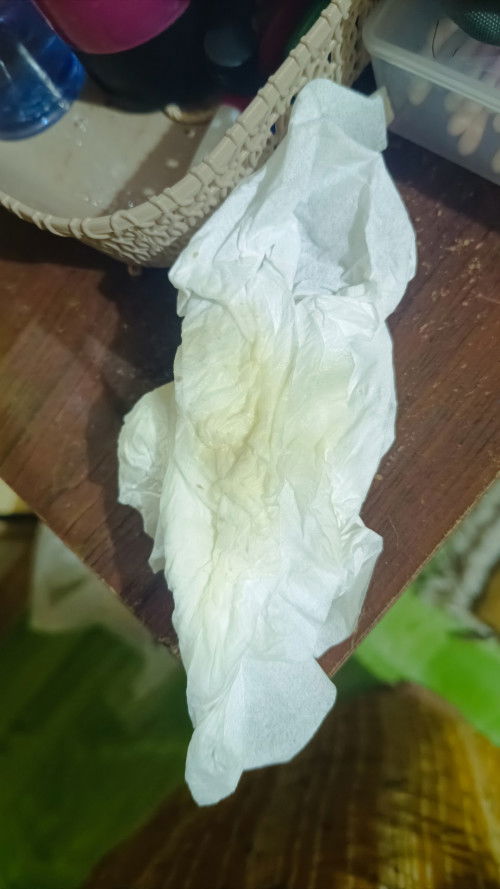 Cairan berwarna hijau