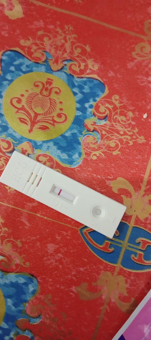 Padahal kemaren sudah garis dua bund,trus di sni sdh usia 5 Minggu 5 hari
Tes lgi hasilnya negatif