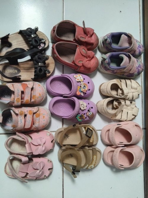 Hibah sepatu anak usia 1.5 tahun sampai 4 tahun.