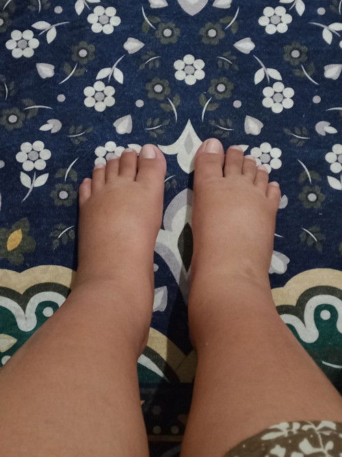 Usia kandungan 38 week tiba tiba kaki bengkak gini normal apa enggak Bun yang tahu mohon infonya