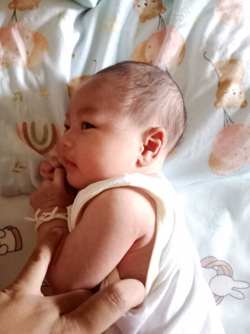 แบบนี้เรียกว่าหัวทุยไหมค่ะแม่ๆ ( 22 วัน )