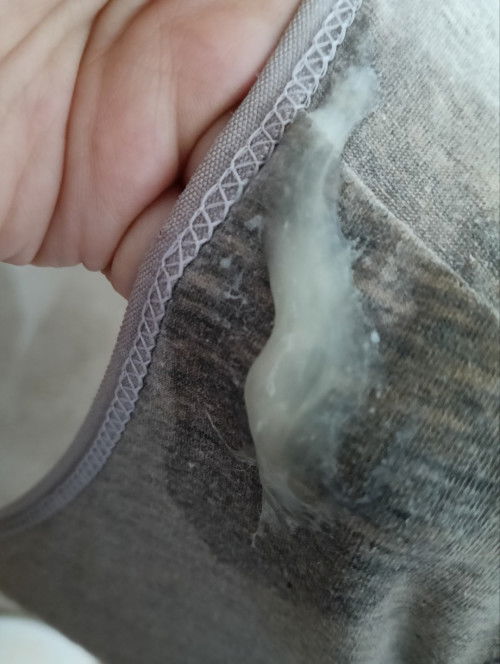 Keputihan semasa nak buang air kecil waktu pagi..