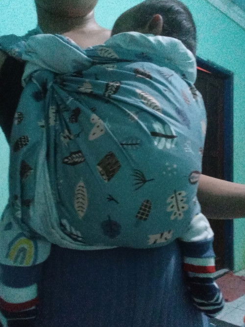 Gendong M shape baby 1 bulan