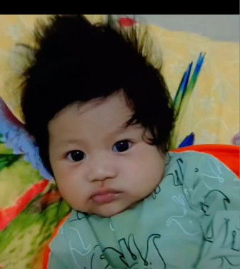 Bun rambut bayi baru lahir apa harus yah di potong? Rasanya sayang banget, bingung jadinya...