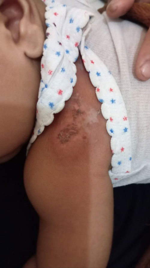 Ini kenapa ya moms ada yang tau ga?