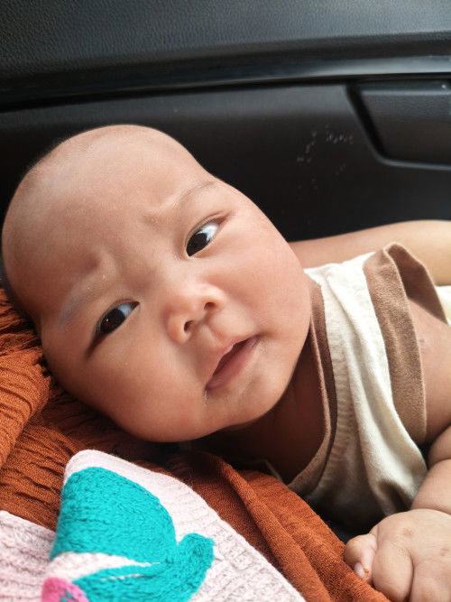 แก้มลูกน้อยโหนก