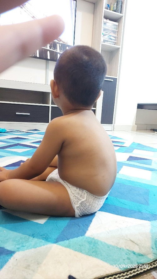 Anak 2 thn duduk bongkok