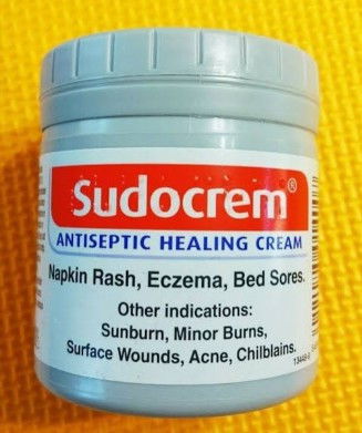 Momi, sino sa inyo ang gumagamit ng sudocrem/ calamine for insect bites ni baby. Ano po mas maganda?