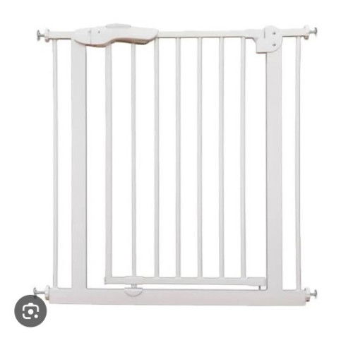 Merk baby safety gate apa yg bunda pakai? kalau baby safety gate bahan kayu menurut bunda gmn?