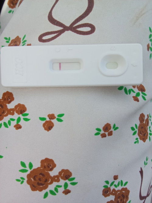 ประจำเดือนขาดไป8วันเห็น2ขีดจางๆเหมือนเรามั๊ยคะ แต่มีอาการคัดเต้านมยังไม่หาย