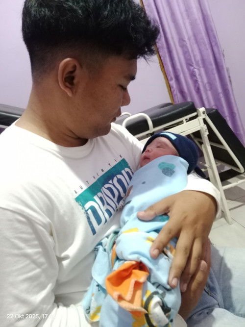Alhamdulillah telah lahir hari ini HPL 12 Nov di usia pas 37 weeks, baby boy dengan BB 3,3kg TB 51cm