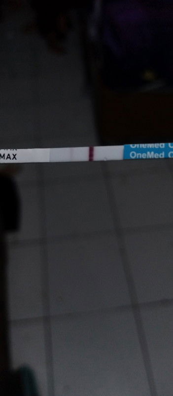 Ini positif apa negatif bun soalnya aku senterin garis 1 nya samar bun