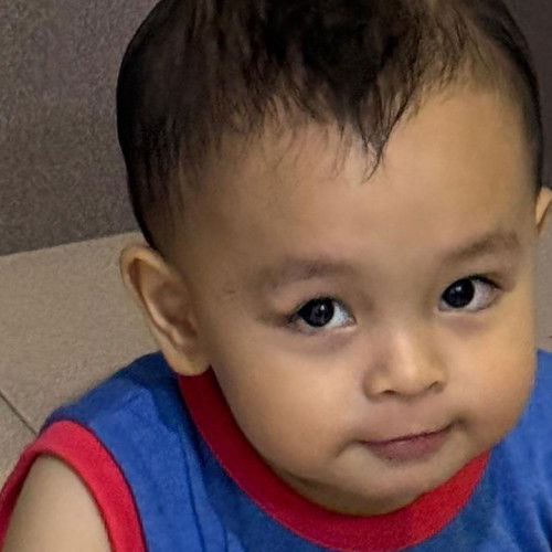 Apa benda kat mata anak saya tu?