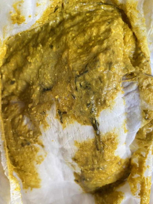 พรุ่งนี้น้องครบ2 เดือน  ถ่ายมาแล้วเป็นแบบนี้คืออะไรคะ จิตตกมากค่ะ น้องทานนมผง