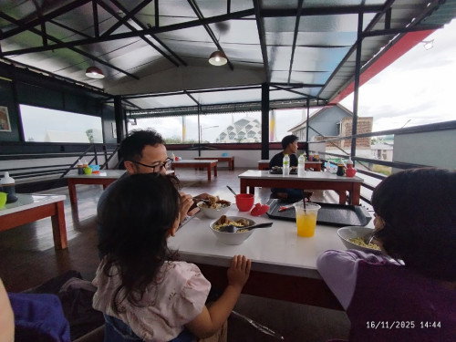 Rekomen tempat baso enak cocok bareng keluarga