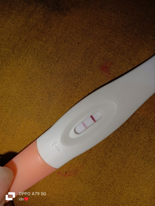 Mau tanya ada yang sama gak kalo setiap tespek hasilnya begini yg satu jelas yg satu samar ? Udh 3 x