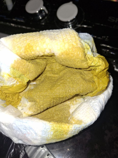 ถ่ายเป็นน้ำสีเหลือง วันละครั้ง กินนมแม่สลับกับนมผงs26สีม่วง 
ปกติไหมคะ