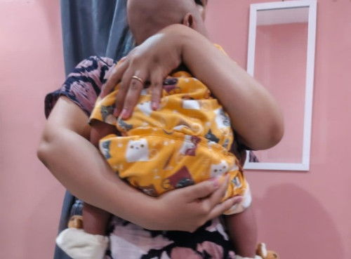 Gaya gendong anak 4 bln