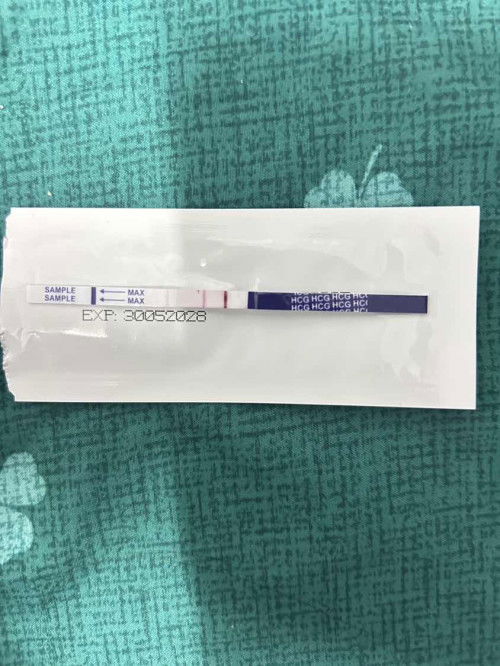 ขึ้นแบบนี้ท้องแล้วใช่ไหมคะ พอดีกังวบเพราะเคยแท้งไปตอนนี้   ปจด ขาดไป4วันแล้วคะ