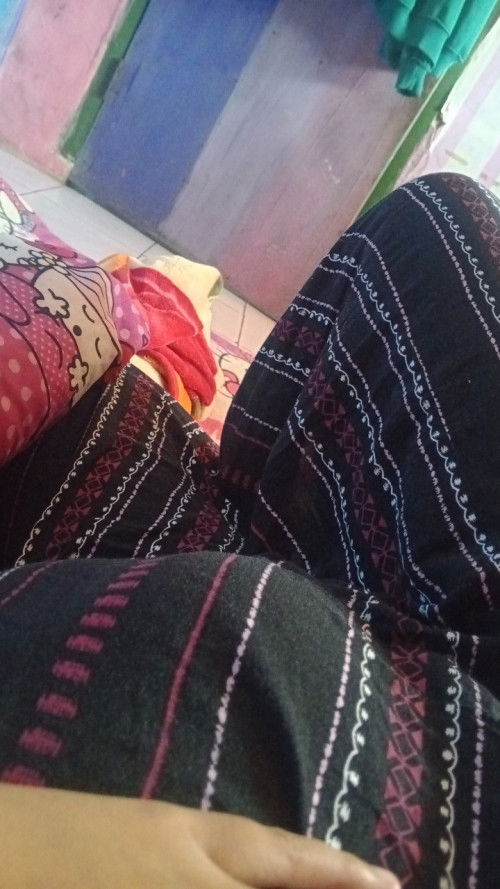 Suka ngerasain bentuk tubuh bayi,yang kerasa kadang ke raba kaya kaki/tangan,di bagian kanan