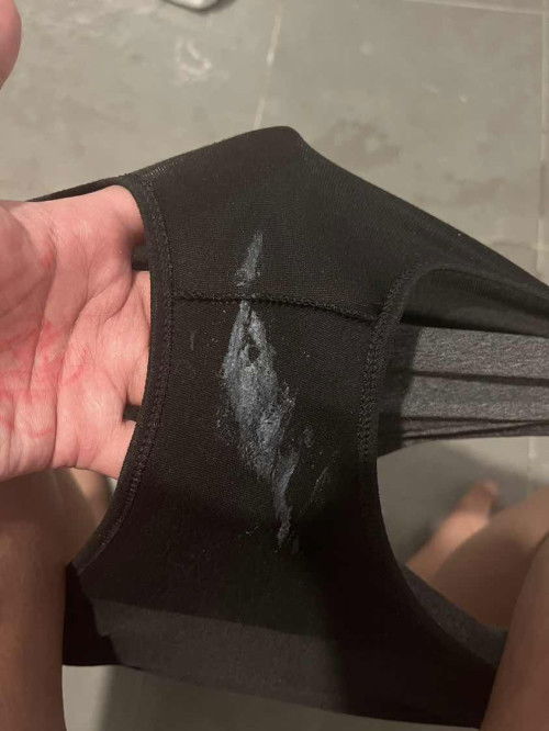 สอบถามหน่อยค่ะแม่ๆแบบนี้มูกรึตกขาวค่ะ 37+4 ไม่มีอาการปวดท้อง ท้องปั้นบ่อยแต่ไม่ถี่