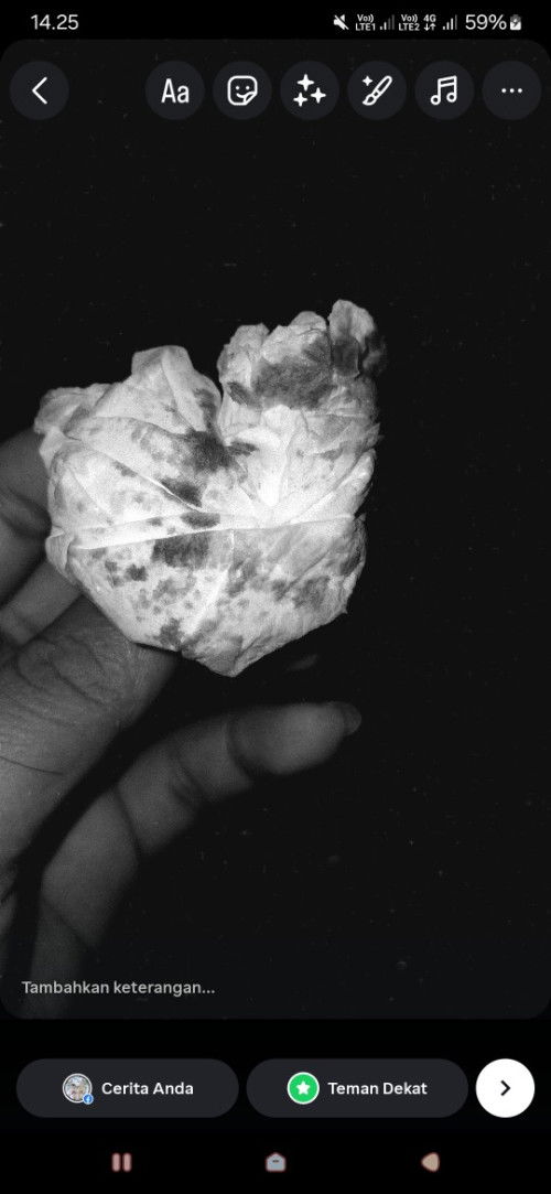 Pernah ngalamin ga bun foto sengaja aku gituin biar bunda2 ga jiji liat nya sharing2 pengalan bunda2