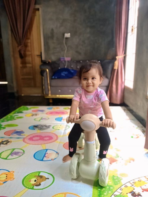 bun adakah yang sama. umur anak sudah mau 18 bulan tapi belum bisa jalan. masih rambatan