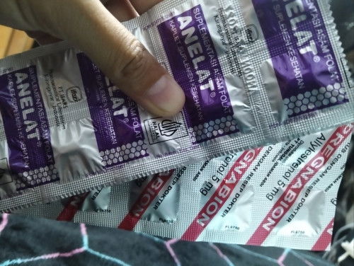 Apakah boleh mengganti obat vitamin gestiamin pluz dengan obat anelat? Dikarenakan mengalami flek