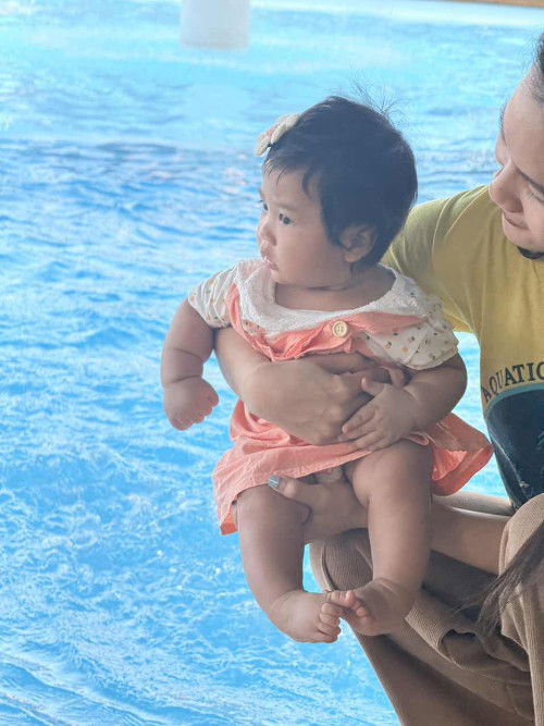 น้องทำเท้างอเข้าหากัน