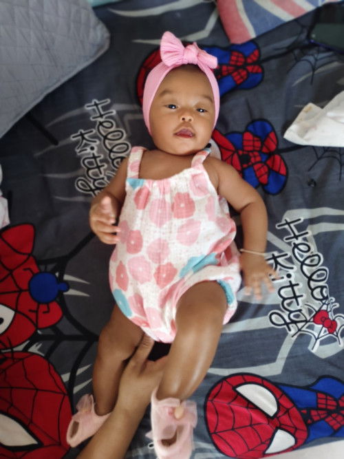 สอบถามแม่ๆหน่อยค่ะ น้องได้ 4 เดือน 4 วัน มีเสียงอ้อแอ้นะคะ และยิ้มเก่ง แต่น้องไม่ขำ ไม่หัวเราะเวลาหย