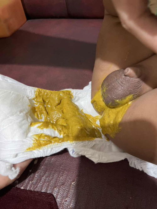 Ganti sufor seharian sempet ga poop , kemudian pipinya ada merah2 bgtu