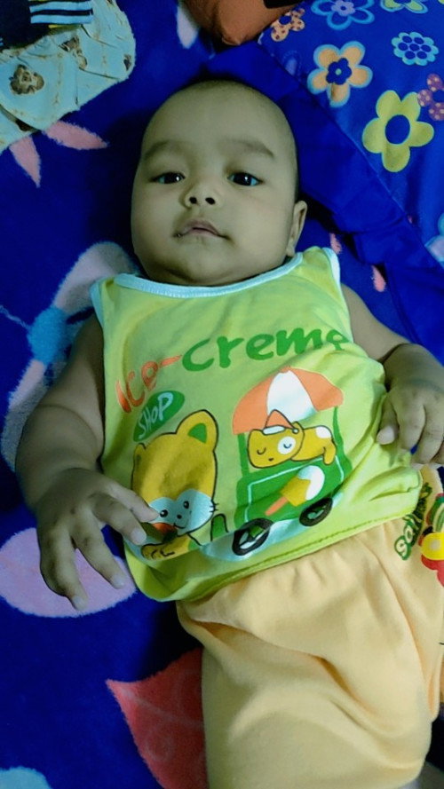 น้อง4เดือนพพูดตอบโต้หรือหัวเราะน้องจะอ้วกเหมือนอรัญติดในคอหรือเดียวกินลิ้นค่ะที่ทำให้น้องเหมือนจะอ้ว