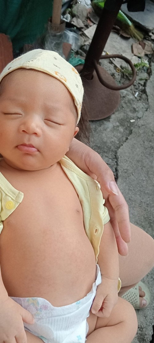 Bé mình vàng da chiếu đèn về bị lại có cách nào nhanh hết không ạ