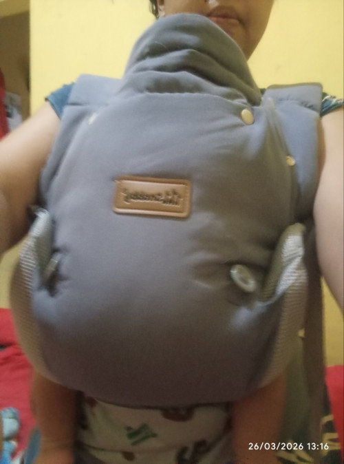 Mau tanya ini udah bener belum pake nya m shape baru pertama kali nyoba pake gendongan ini.