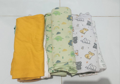 Bedong bayi bekas layak pakai