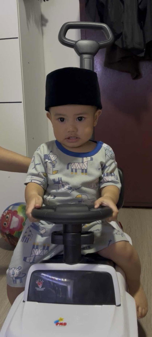 Anak 1th 5 bulan harusnya bisa brp kosa kata si??