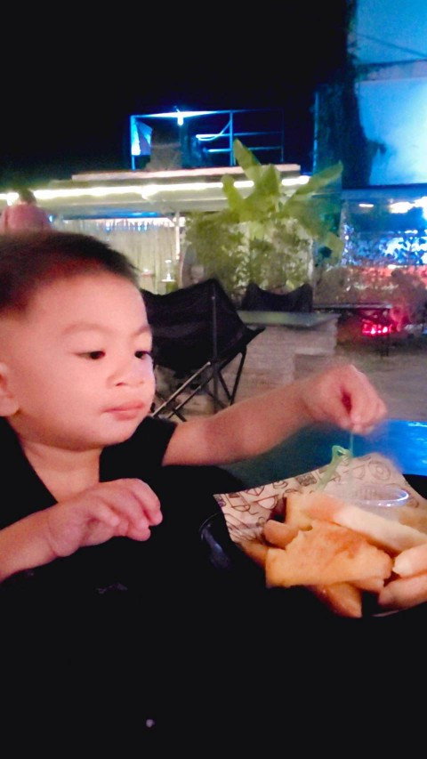 เด็ก2ขวบปาของใส่คนในบ้าน