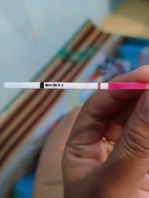 Bunda-bunda mau tanya kalo hasil testpack seperti itu gimna ya ? 🙏🥺