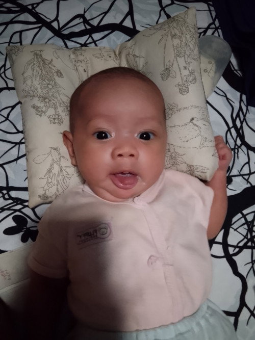 Lidah bayi putih bekas susu