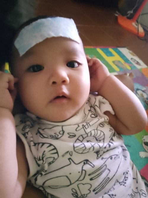 mga momshie ano po ginawa nyo pag nanamaga yung binakunahan kay baby ?