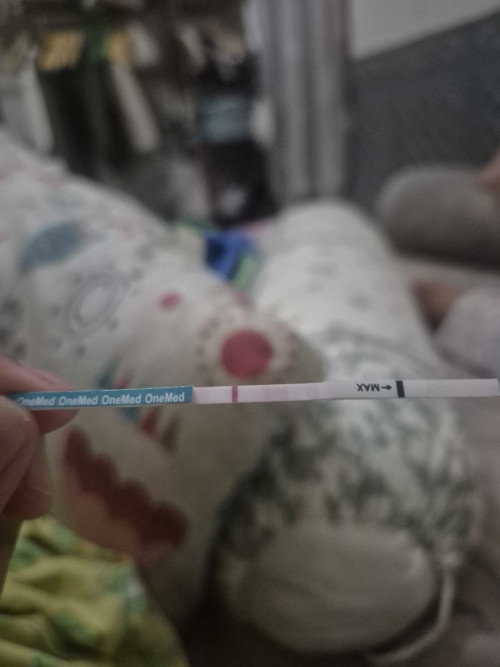 Garis 2 samar ,ini hamil tidak ya masalahnya saya lagi kena sakit cacar air ,duh takut bun