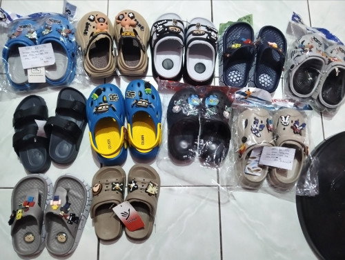 Sandal anak cowo umur 3 tahun