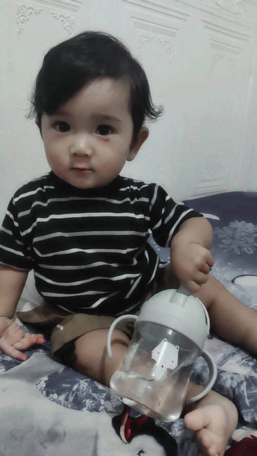 Bayi 10 bulan ku susah makan 😭😭 sudah ku coba berbagai macam cara ttp aja ngk mau makan.