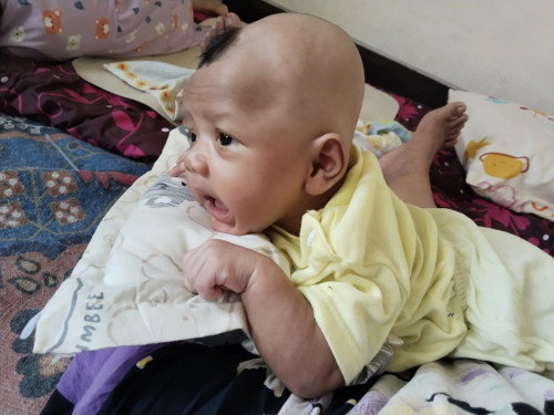Bayi akhir bulan mei