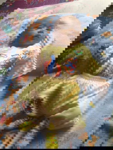 Cemoohan orang tentang bayi kurus