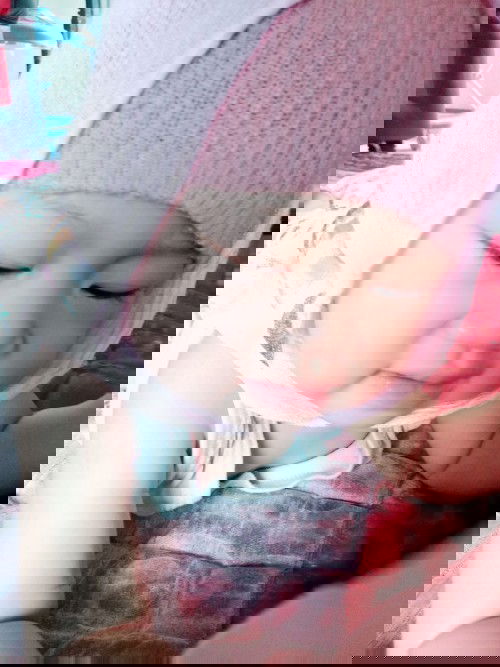 Bolehkah tetap menyusui saat hamil??